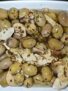 Drylowane zielone oliwki, karczochy, pieczarki w zalewie 250g